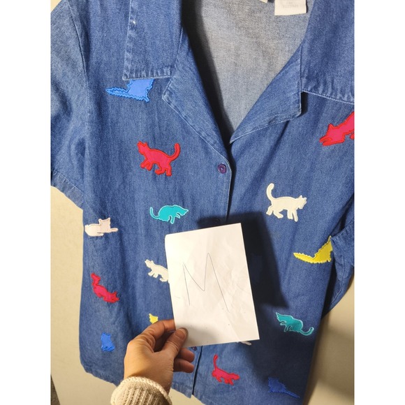 Vintage Denim Button Up Shirt Colorful Embroidered Cats Animal Print Short Large - Picture 9 of 9